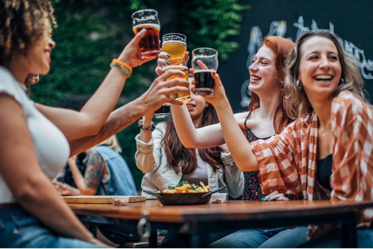 beer-drinking-in-amsterdam