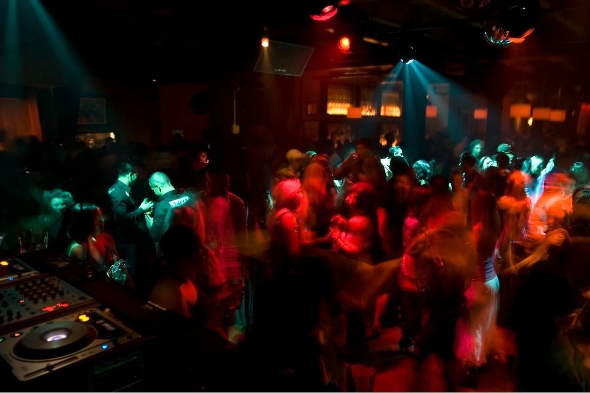 best-hip-hop-clubs-in-amsterdam (3)