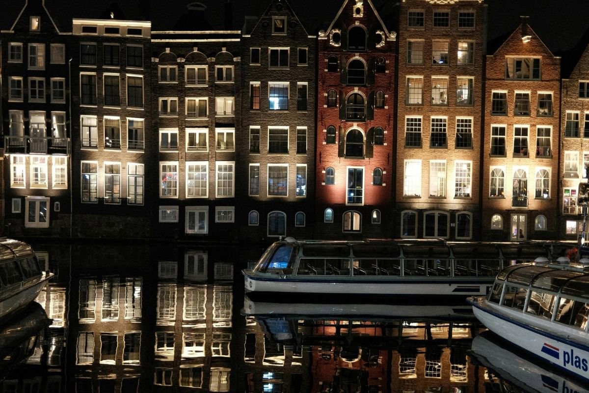 romantic-amsterdam-night-cruise-adventures (4)